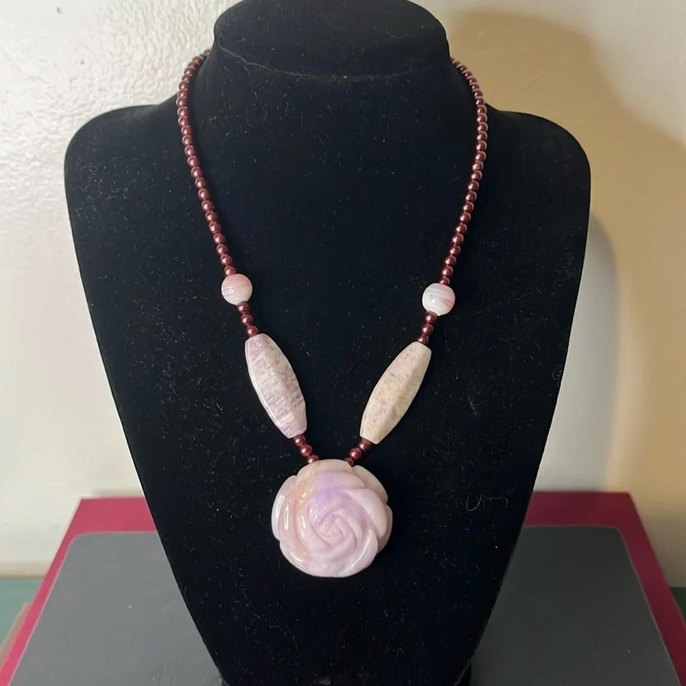 Purple Lilac Jadeite Rose Pendant and Agate Stone‎ Bead Vintage Necklace